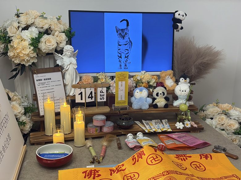 宠物骨灰罐与纪念品